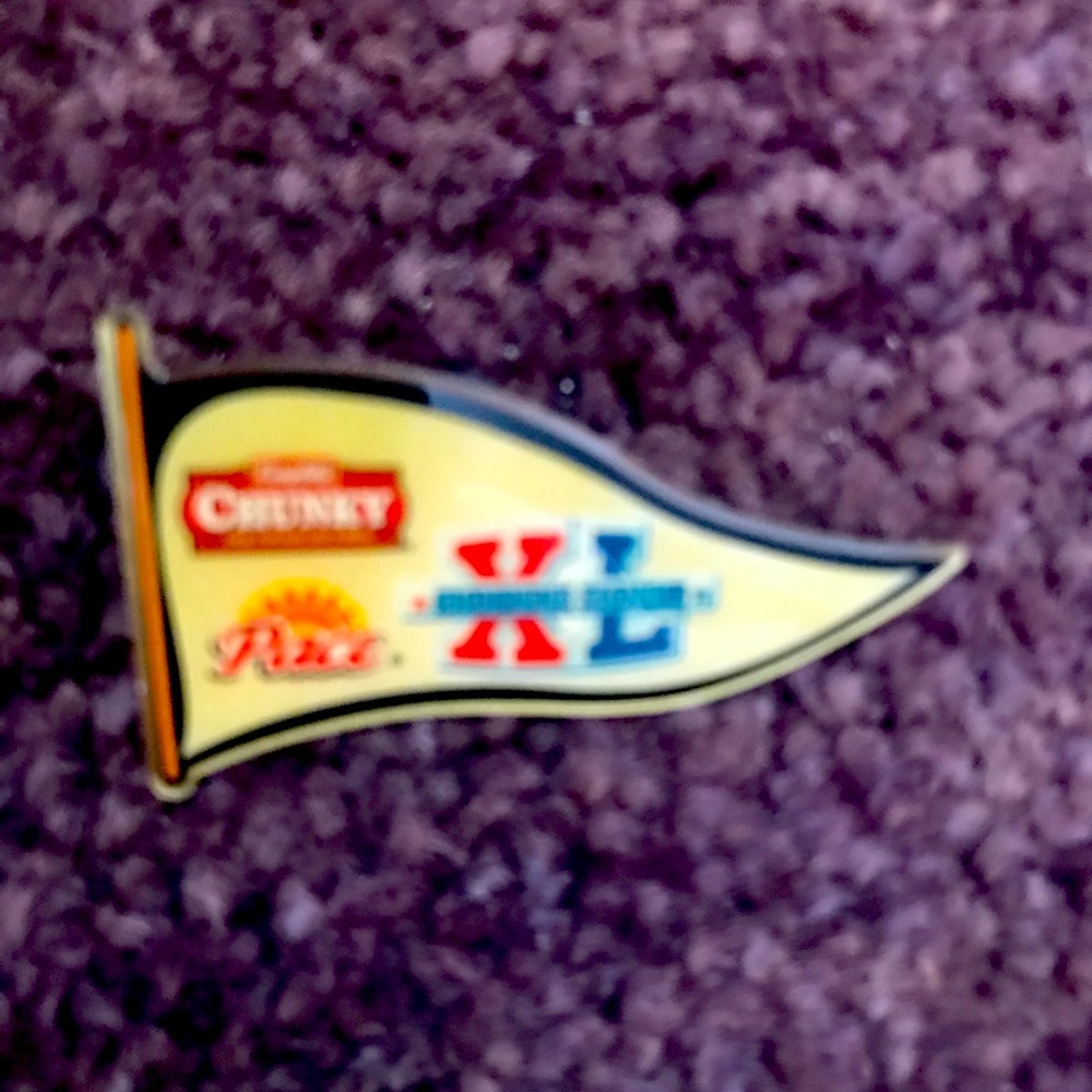 Collectors flag pin